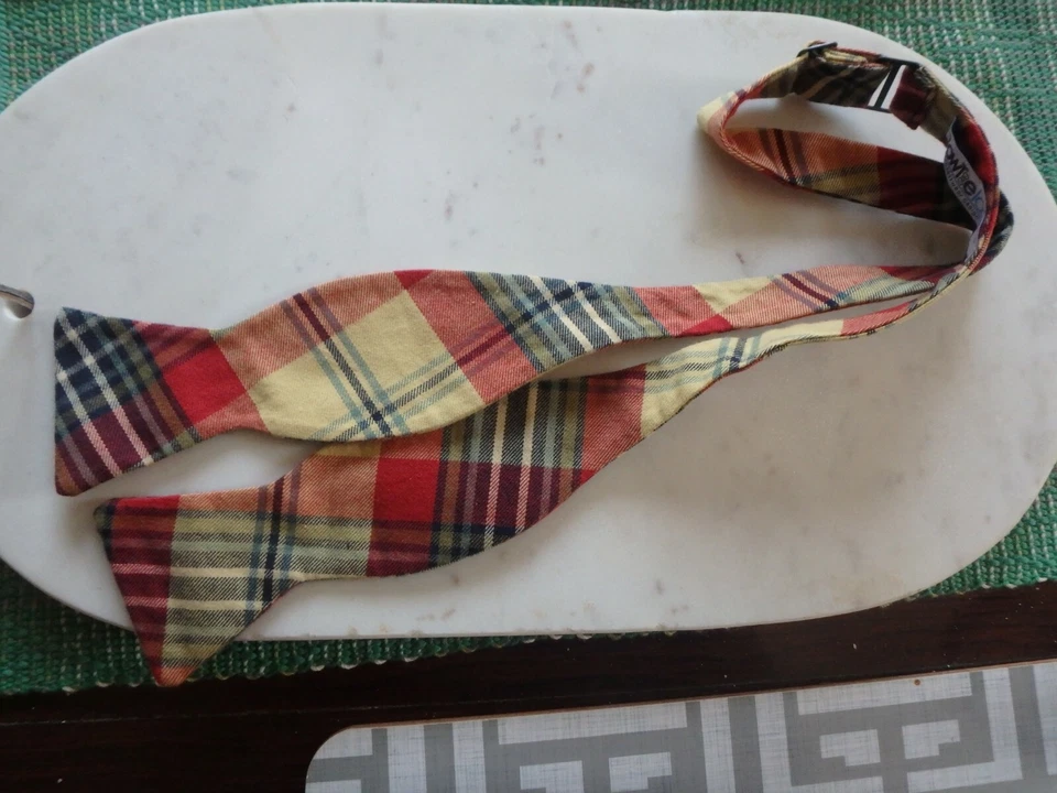 Pajarita de sarga a cuadros múltiples Foto 2 de 3