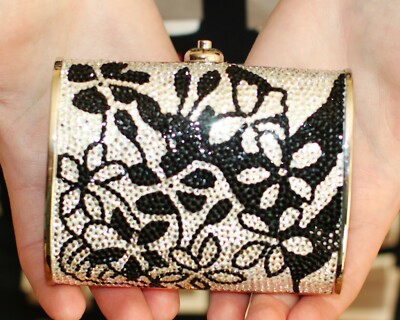 JUDITH LEIBER LEAFY FLORAL DAISY BLACK WHITE