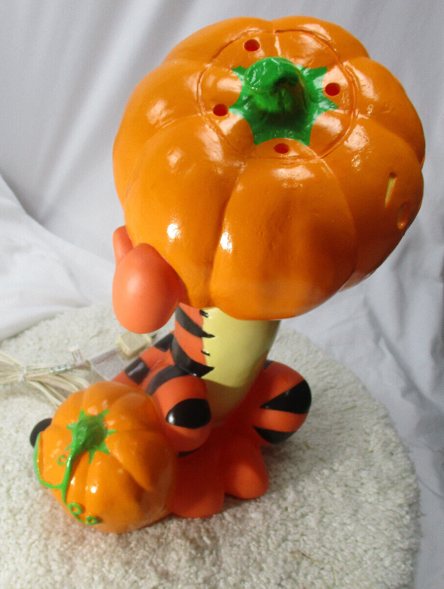 RARE Disney 2000 Winnie the Pooh Tigger Halloween Blow Mold