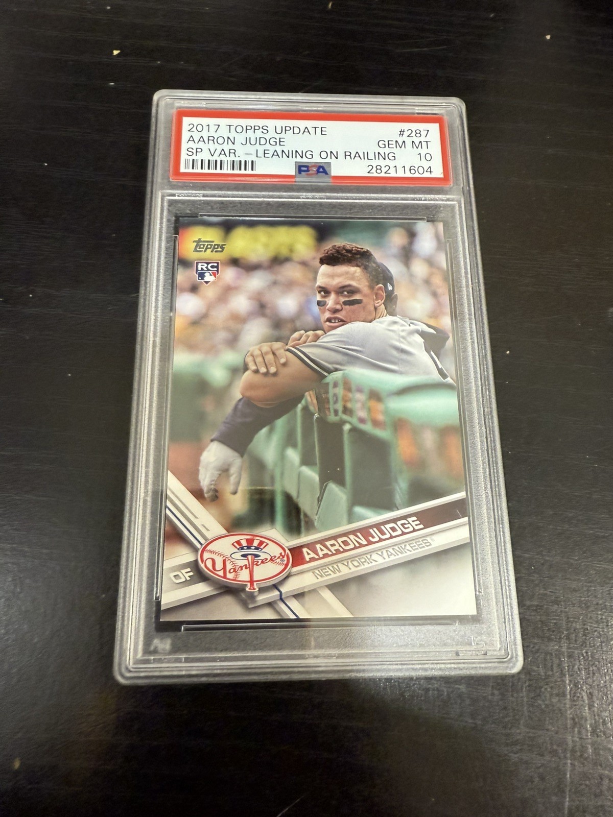 2017 TOPPS UPDATE AARON JUDGE LEANING ON RAILING SP  #287  RC   PSA 10