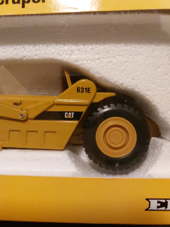 Rascador tractor de ruedas Caterpillar Cat 631E - ERTL escala 1:50 modelo fundido a presión #2430 Foto 4 de 4
