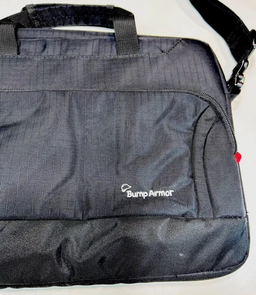 Estuche de Transporte Bump Armor Lite para Chromebook Pequeño Computador o Tablet Ajustable Foto 3 de 4