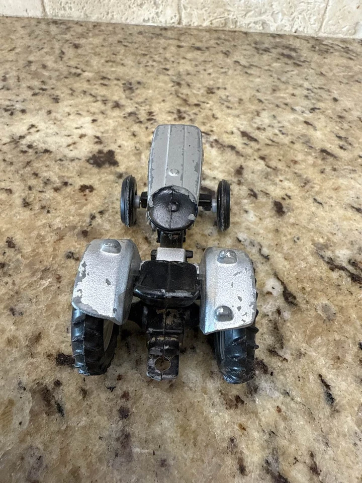 Farm Tractor Ertl White ISEKI 2-35 1/25 Scale Diecast - Image 4 of 4