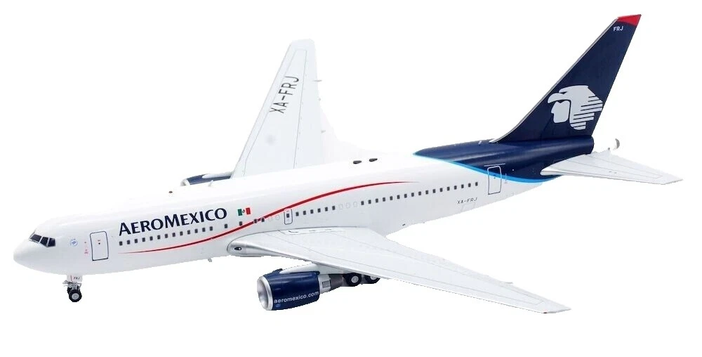 1:200 Scale Diecast Aircraft & Spacecraft 2011 Vehicle Year