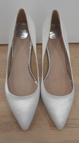 Perfect Bridal Meghan Dyeable Ivory Satin Pointed Court Shoes, Size 37, UK 4.5 - Picture 6 of 11