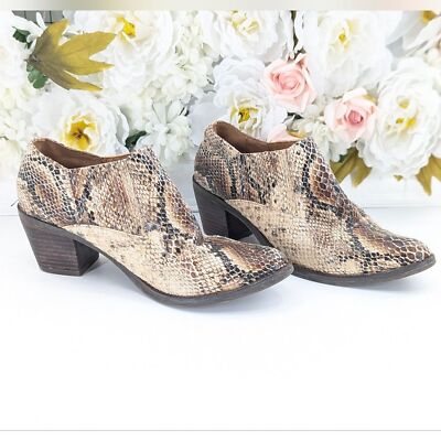 Very Volatile Los Angeles Snake Skin Pattern 2  Heel Ankle Booties Size 6.5/7