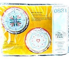 Needlecraft Kit Vtg 1985 Creative Circle Candlewicking ALBUM FLORAL Hoop
