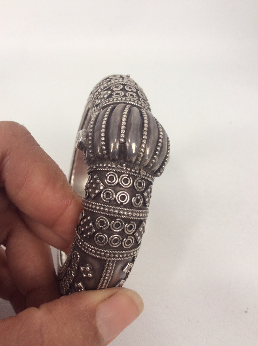 Stunning Vtg India Ethnic Tribal Silver Ornate bangle bracelet