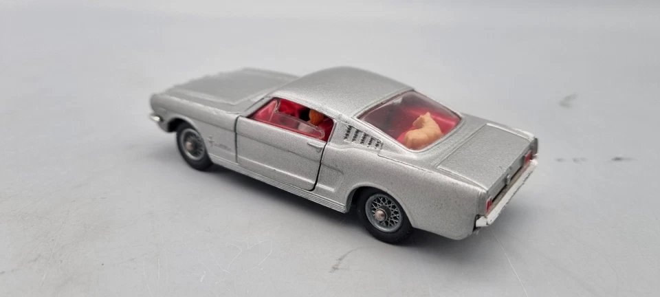Modellautos 1:43 Corgi Ford Mustang Fastback 2+2 - Bild 3 von 4