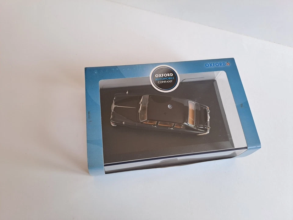 OXFORD 1/43 BLACK DAIMLER DS 420 Limousine  - Immagine 2 di 4