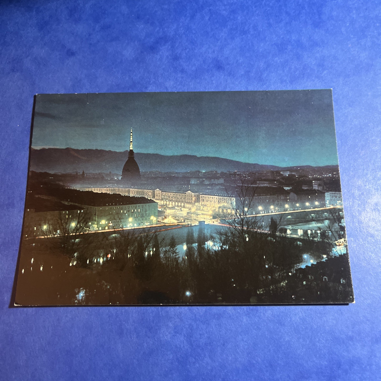 TORINO DI NOTTE PANORAMA E MOLE ANTONELL.- CARTOLINA A COLORI VINTAGE COLLEZIONE