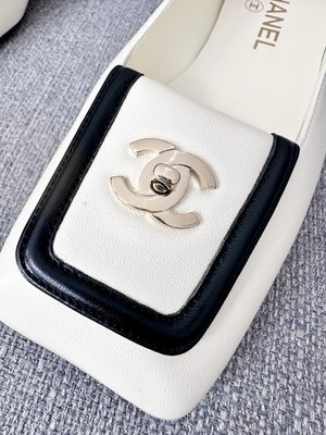 NEW CHANEL BLAZY WHITE SQUARE TOE LEATHER FLATS WITH GOLD TURN