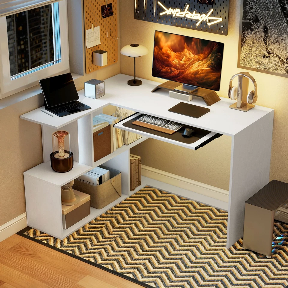 HOMCOM Scrivania Angolare con Ripiano Scorrevole per Tastiera e Scaffale Bianco - Immagine 2 di 4