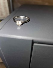 Ladies 14ct white gold engagement ring