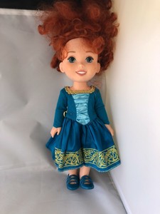 muñeca de pelo rojo disney