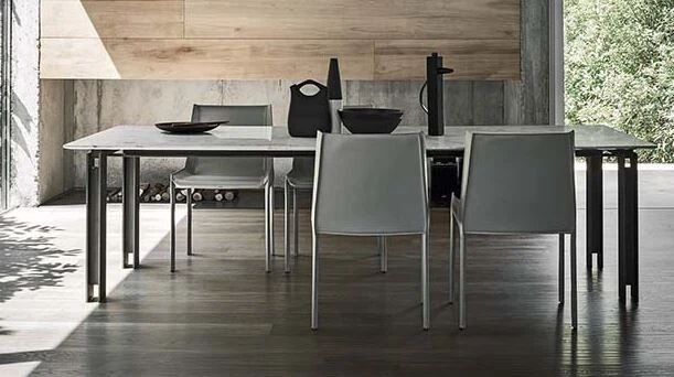 Sillas Nisida en Frag/Minotti de cuero amarillo de Calvi y Brambilla Foto 3 de 4