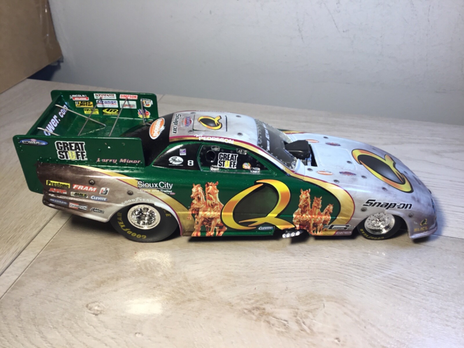 XRARE 124 Tony Pedregon QUAKER STATE / DRAG RACING 2006 NHRA DieCast