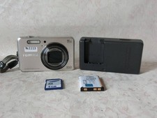 FUJIFILM Digital Camera FinePix J250 with Charger