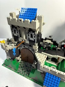 LEGO Castle: Royal Knight's Castle 6090 (1995) See description LOT B
