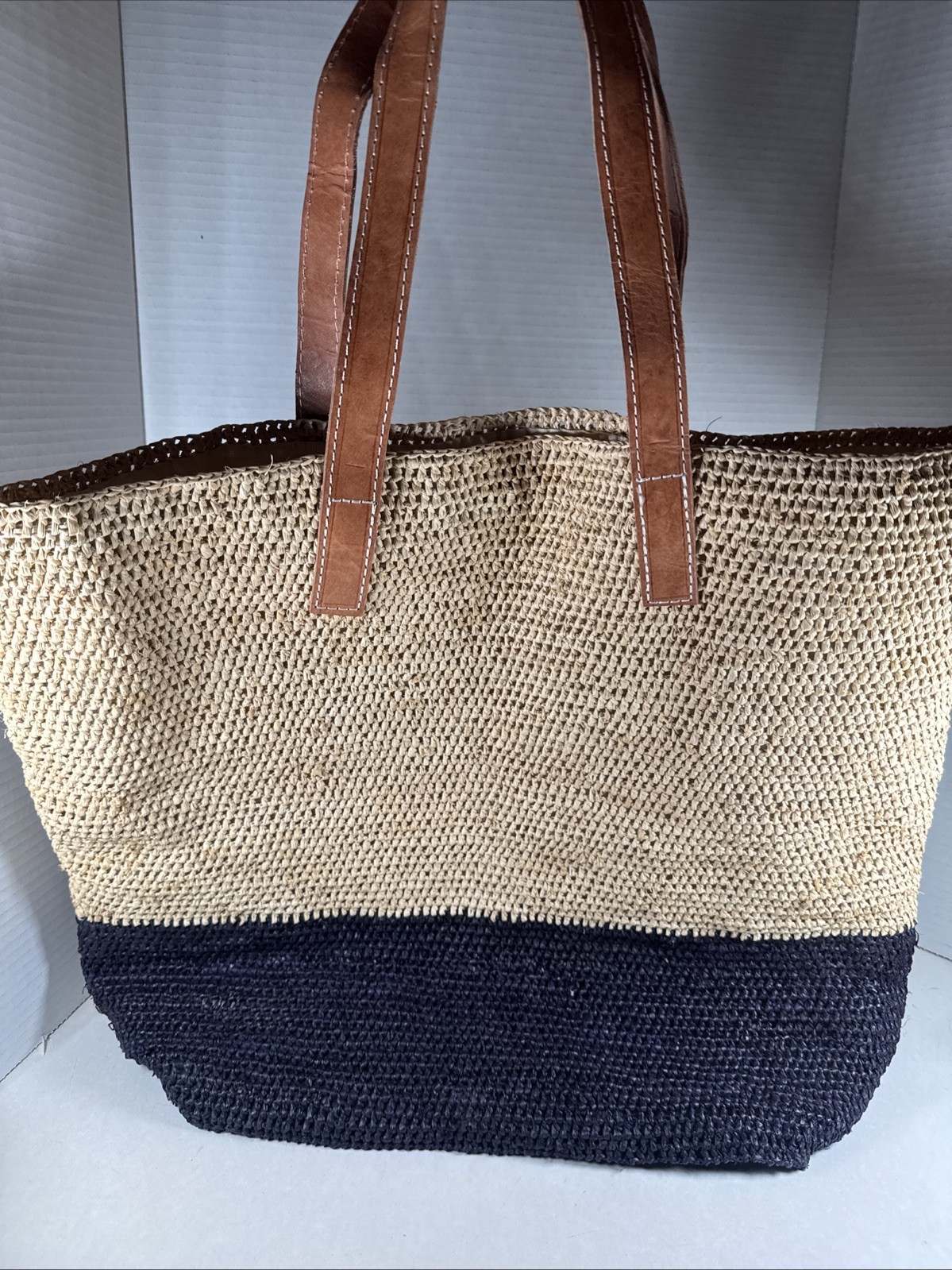 Mar Y Sol Montauk Navy & Tan Raffia w/ Leather Handles Tote Bag 18”x16” EUC