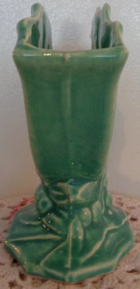 VINTAGE ORIGINAL MCCOY LEAVES & BERRIES FAN VASE TURQUOISE GRRENISH BLUE (chip) - Image 4 of 4