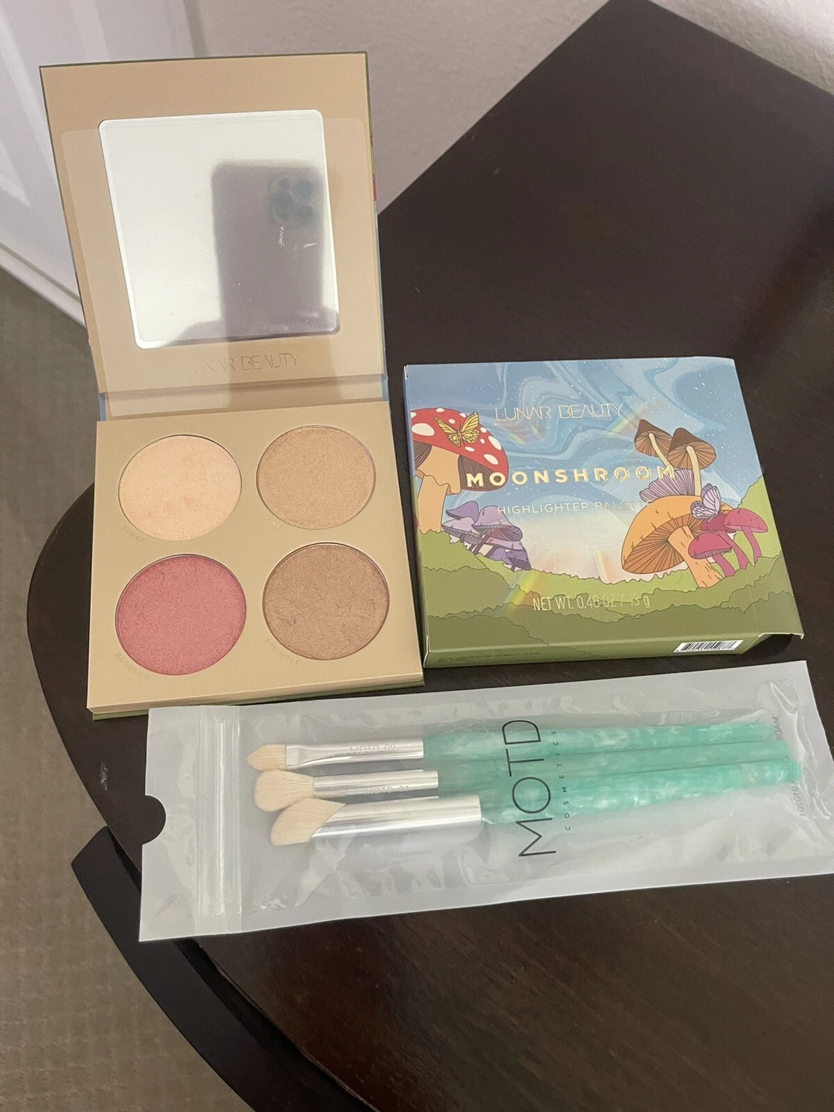 Lunar beauty palette Shroom And 3 Brush Set Modt