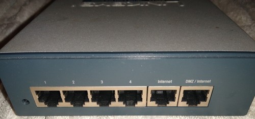 Router Dual WAN VPN RV042 V1.1 Linksys Cisco RJ45 4 Port With AC Adapter Working - 第 2/10 張圖片