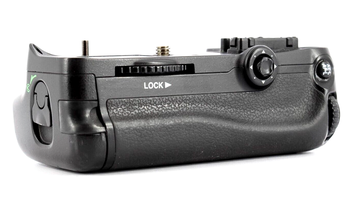 Genuine Nikon MB-D11 Battery Grip for Nikon D7000