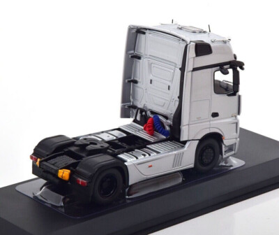 Mercedes Benz Actros 1/43スケール Bburago 1:43 Mercedes-Benz Actros Gigaspace with Trailer
