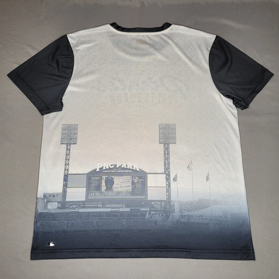 Camisa Piratas de Pittsburgh Para Hombres Extra Grande Negra Blanca PNC Park Skyline Por Todas Partes Foto 3 de 4