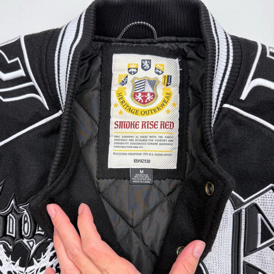 Chaqueta universitaria Smoke Rise para mujer talla M negra blanca bordada bombardero Foto 2 de 4