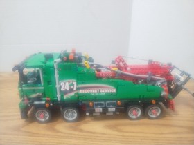 LEGO TECHNIC: Service Truck (42008) retired.