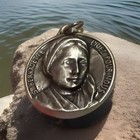 New 1.25 “ Round Silver Color Medal Of St Bernadette  — photo 3