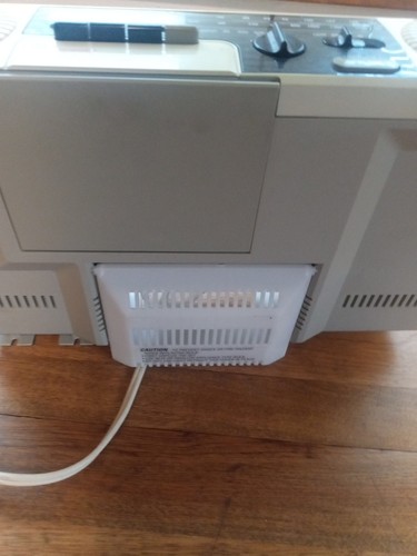 GE SPACEMAKER Under Cabinet AM-FM-Cassette Radio 7-4285A Clock-Outlet Works - Picture 9 of 16