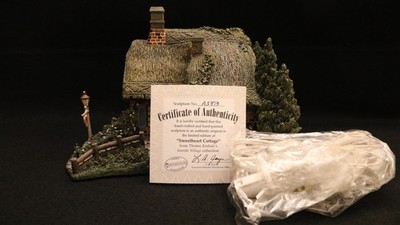 Thomas Kinkade Hawthorne Seaside Village Sweetheart Cottage w COA & Light Kit