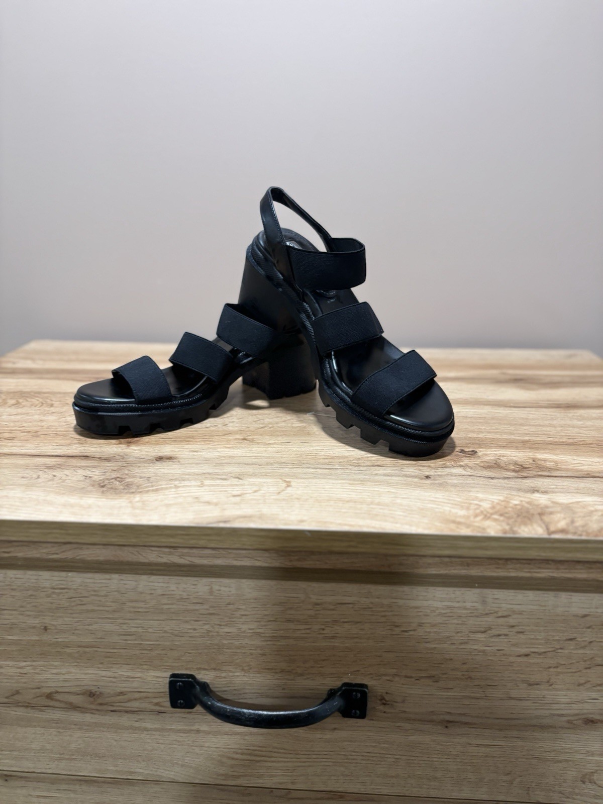 SAOLA Sandali Steve Madden Jennica Lugg suola nera plateau con cinturini elastici taglia 8