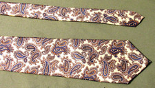 Gloria Vanderbilt Neck Tie Necktie 100% Silk Golden Cream Paisley Made in USA