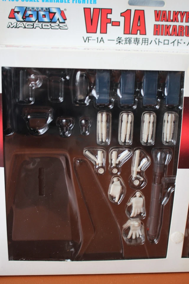 2006 Macross 1/100 Scale VF-1A Valkyrie Hikaru Ichijo 3-Mode Transformer - Image 4 of 4
