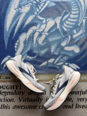 Brooks Adrenaline GTS 24 Shoes Women s 8.5 B Cream Blue Ribbon Peach Running