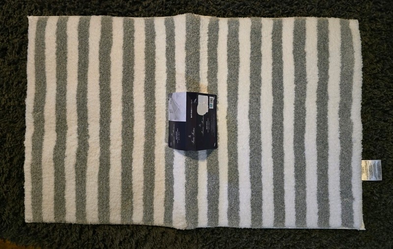 New BROOKS BROTHERS Machine Washable Bath Rug grey/white stripe 21" X 34" 