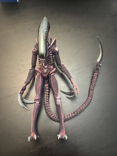 NECA Alien Vs Predator Actionfigur Arcade Razor Claws Alien komplett