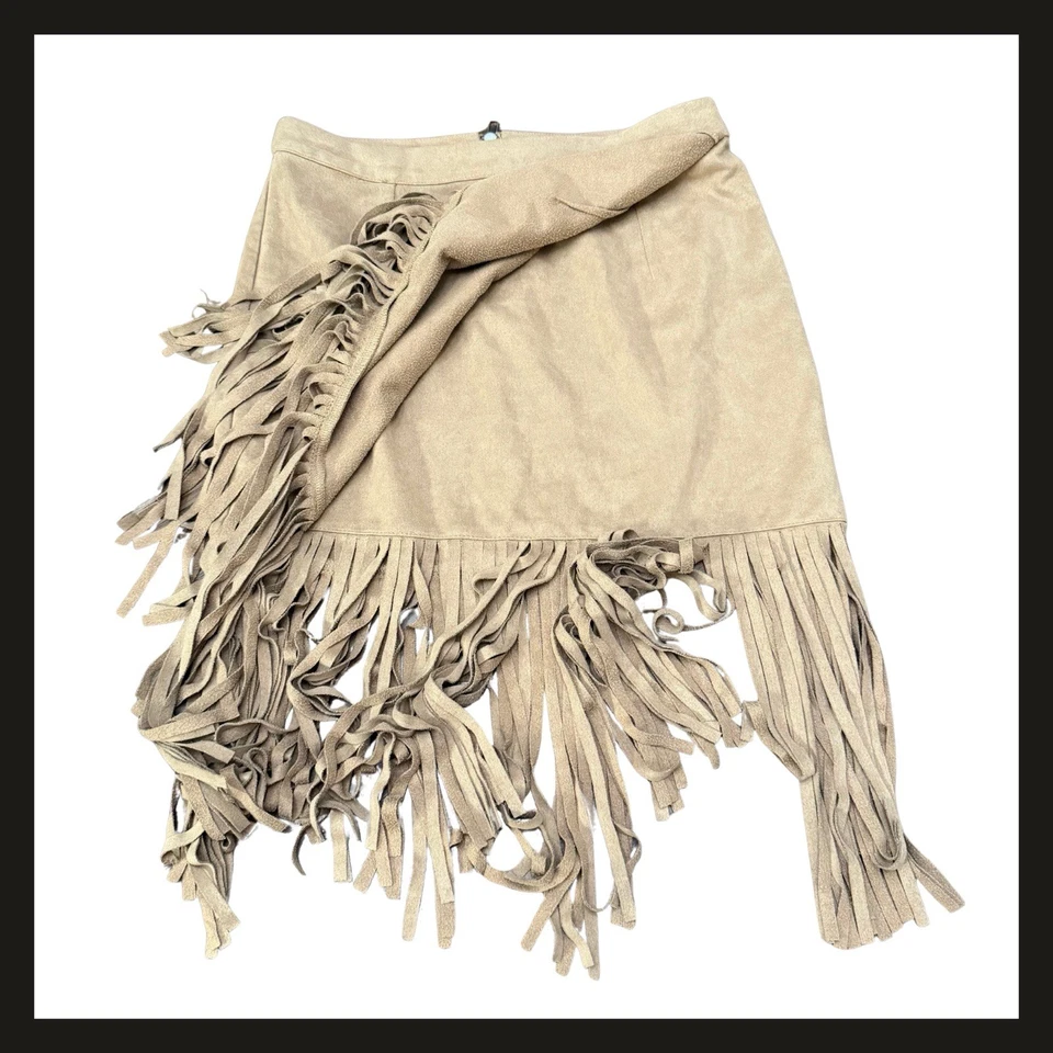 Blush Noir Franja Camurça Look BOHO Mini Saia Bronzeada Bainha Assimétrica Feminina Pequena - Imagem 4 de 4