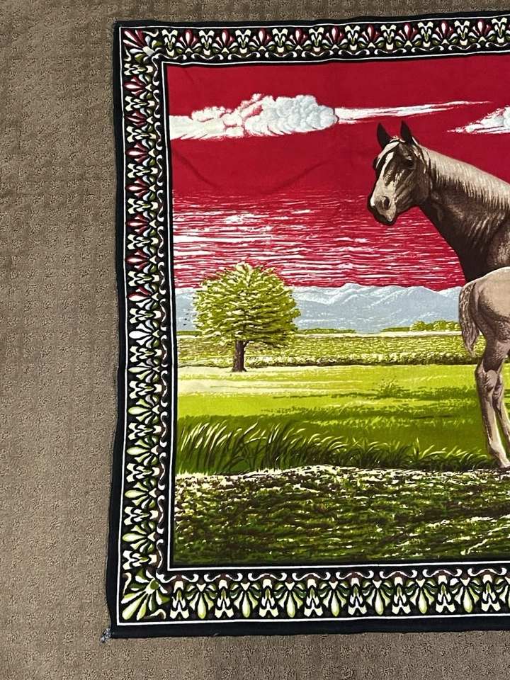 Tapiz de caballo vintage colgante de pared fieltro terciopelo madre caballo con potro Foto 4 de 4