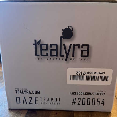 - Daze Ceramic Teapot in White - 27-ounce 2-3 cups - Small Stylish Ceramic Te... - Picture 2 of 5