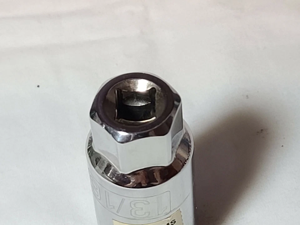 Powerbuilt 3/8" Drive Magnetic Spark Plug Socket 13/16" Chrome Vanadium CR-V - Image 4 of 4