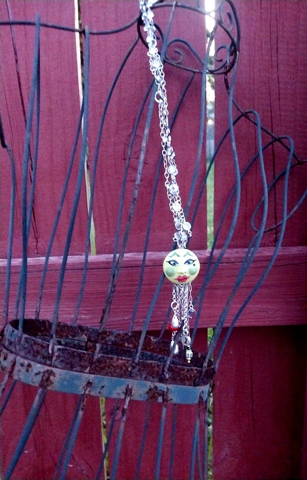 Collar Talismán Artesanal Cara Luna Porcelana Joan Miller Estilo Tabra 925SS ÚNICO EN SU CLASE Foto 3 de 4