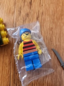 Lego vintage pirate 1733 Shipwrecked Pirate  - No instruction