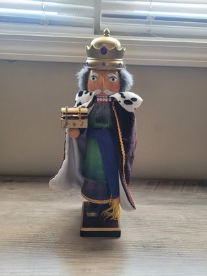 KING WITH OPEN CHEST 15'' DELUXE WOODEN NUTCRACKER BY TIMELESS TREASURES
