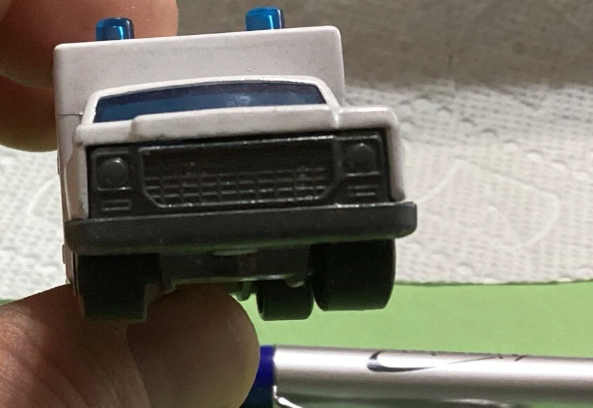 Matchbox Super Fast Emergency Medical Service Vehicle 1:64 Die Cast,#41 - Image 3 of 4