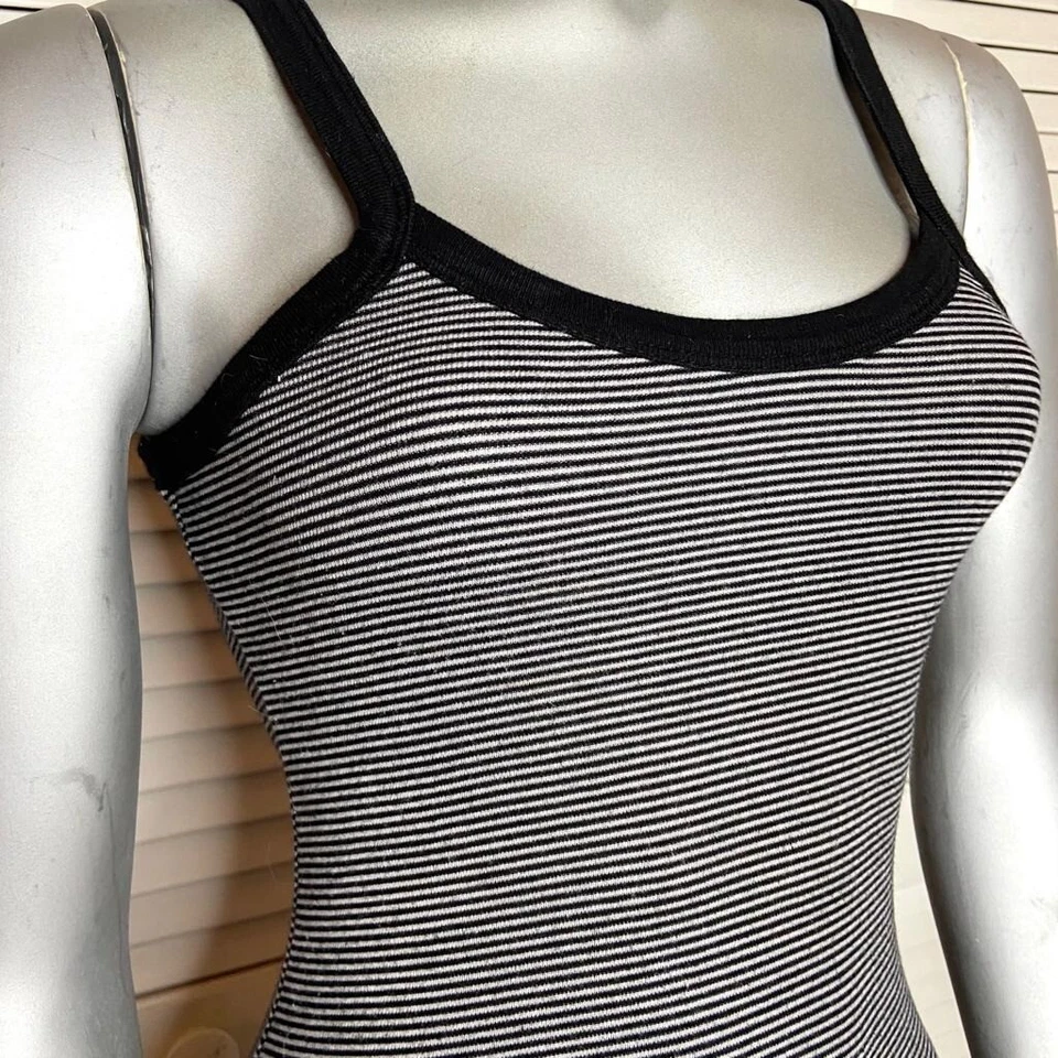 Camiseta sin mangas SoLow Yoga atlética a rayas blancas y negras camisola mezcla de algodón XXS Foto 2 de 4